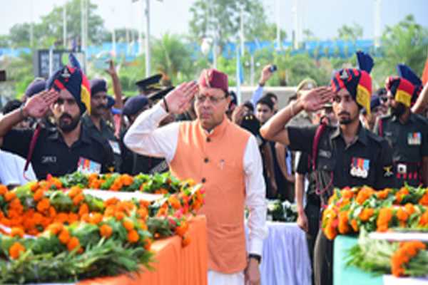 जम्मू कश्मीर में शहीद पांच जवानों का पार्थिव शरीर देहरादून पहुंचा, सीएम धामी ने दी श्रद्धांजलि